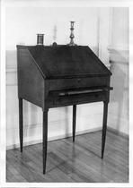 SA0615 - Photo of a slant-top desk at the Warren County Museum, Lebanon, Ohio. Identified on the back., Winterthur Shaker Photograph and Post Card Collection 1851 to 1921c